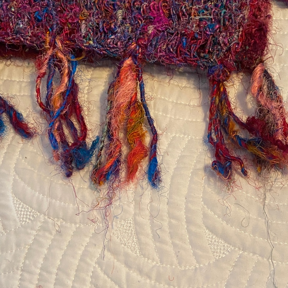 Handmade silk Multicolor Knit Crossbody Bag - Vibrant Pink & Red - Picture 3 of 12